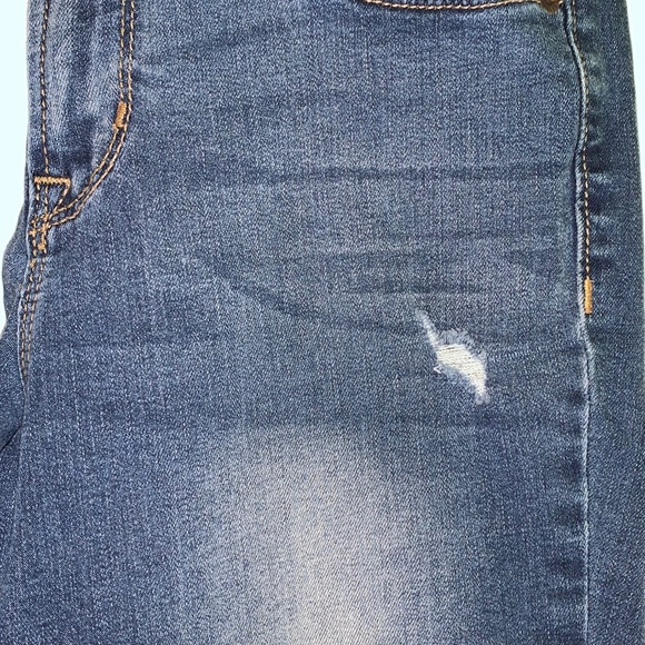 Distressed Skinny Jeans - Picture 3 of 4